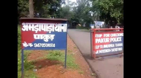 झारखंड पाकुड़ में 21 वर्षीय विवाहिता की हत्या, घर पर मिला खून से लथपथ शव झारखंड पाकुड़ में 21 वर्षीय विवाहिता की हत्या, घर पर मिला खून से लथपथ शव