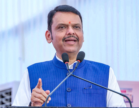 सिंधुदुर्ग को बड़ी सौगात सावंतवाड़ी रोड स्टेशन पर तीन नई ट्रेनों के ठहराव को मंजूरी, मुख्यमंत्री फडणवीस ने जताया आभार