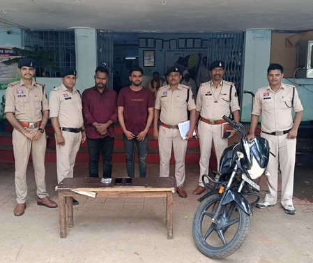 छत्तीसगढ़ धमतरी पुलिस का नशे के कारोबार पर करारा प्रहार, हेरोइन के साथ दो तस्कर गिरफ्तार छत्तीसगढ़ धमतरी पुलिस का नशे के कारोबार पर करारा प्रहार, हेरोइन के साथ दो तस्कर गिरफ्तार
