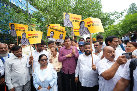 दिल्ली दवा घोटाले को लेकर तीसरे दिन भी आप का प्रदर्शन, सरकार पर लगाए आरोप दिल्ली दवा घोटाले को लेकर तीसरे दिन भी आप का प्रदर्शन, सरकार पर लगाए आरोप