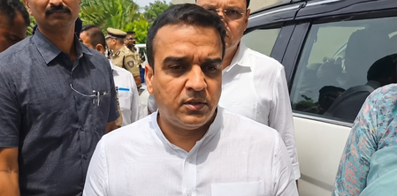 डिप्टी सीएम हर्ष संघवी ने बताया, भारी बारिश के दौरान सूरत के लोगों ने एक-दूसरे को पहुंचाई मदद डिप्टी सीएम हर्ष संघवी ने बताया, भारी बारिश के दौरान सूरत के लोगों ने एक-दूसरे को पहुंचाई मदद