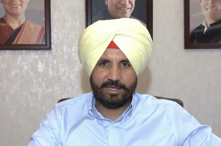 कपूरथला मेयर और चमकौर साहिब नगर परिषद अध्यक्ष पद को लेकर अमरिंदर सिंह राजा वड़िंग ने आप पर साधा निशाना कपूरथला मेयर और चमकौर साहिब नगर परिषद अध्यक्ष पद को लेकर अमरिंदर सिंह राजा वड़िंग ने आप पर साधा निशाना