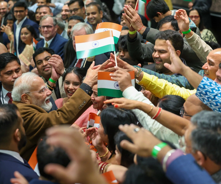 40 साल बाद भारतीय प्रधानमंत्री से मिलकर उत्साहित हुए प्रवासी, कहा- उनसे मिलना अविश्वसनीय अनुभव 40 साल बाद भारतीय प्रधानमंत्री से मिलकर उत्साहित हुए प्रवासी, कहा- उनसे मिलना अविश्वसनीय अनुभव
