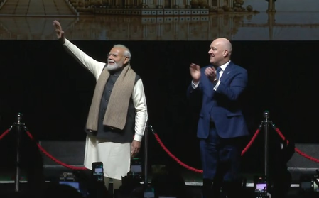 Indian community gives thunderous welcome to PM Modi amid 'Bharat Mata Ki Jai' chants Indian community gives thunderous welcome to PM Modi amid 'Bharat Mata Ki Jai' chants