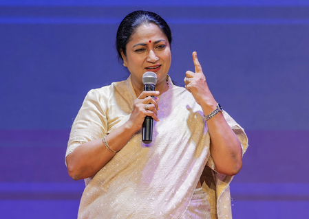 मुख्यमंत्री रेखा गुप्ता के आग्रह पर आदर्श नगर रेलवे स्टेशन पर रुकेंगी दो प्रमुख ट्रेनें मुख्यमंत्री रेखा गुप्ता के आग्रह पर आदर्श नगर रेलवे स्टेशन पर रुकेंगी दो प्रमुख ट्रेनें