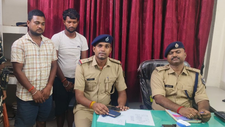 बिहार मोतिहारी में स्मैक के साथ दो तस्कर गिरफ्तार, गिरोह के अन्य सदस्यों की तलाश में जुटी पुलिस बिहार मोतिहारी में स्मैक के साथ दो तस्कर गिरफ्तार, गिरोह के अन्य सदस्यों की तलाश में जुटी पुलिस