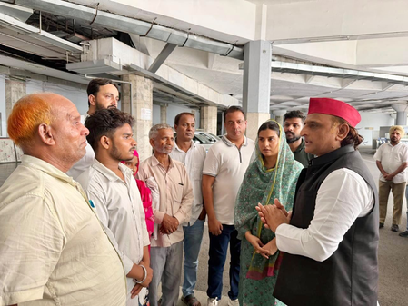 मेरठ में पीड़ित परिवार से मिले अखिलेश यादव, बोले- कमजोर धाराओं में मुकदमा दर्ज कर न्याय से हो रहा खिलवाड़ मेरठ में पीड़ित परिवार से मिले अखिलेश यादव, बोले- कमजोर धाराओं में मुकदमा दर्ज कर न्याय से हो रहा खिलवाड़