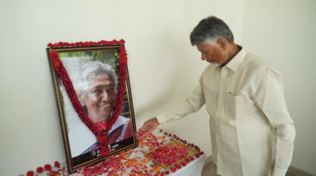 आंध्र प्रदेश के मुख्यमंत्री एन. चंद्रबाबू नायडू ने एस. जानकी के निधन पर उनको श्रद्धांजलि दी आंध्र प्रदेश के मुख्यमंत्री एन. चंद्रबाबू नायडू ने एस. जानकी के निधन पर उनको श्रद्धांजलि दी