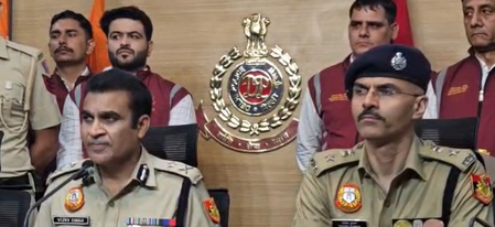 दिल्ली में हैरी बॉक्सर और अनिल पंडित गैंग के 3 शार्प शूटर गिरफ्तार, कारोबारी से मांगी थी 5 करोड़ की रंगदारी दिल्ली में हैरी बॉक्सर और अनिल पंडित गैंग के 3 शार्प शूटर गिरफ्तार, कारोबारी से मांगी थी 5 करोड़ की रंगदारी