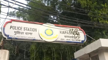 दिल्ली बुजुर्ग से सोने की अंगूठी लूटने वाली दो महिला आरोपी गिरफ्तार दिल्ली बुजुर्ग से सोने की अंगूठी लूटने वाली दो महिला आरोपी गिरफ्तार
