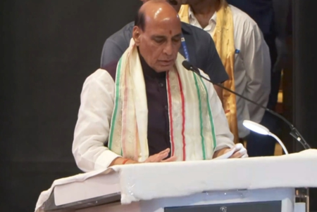 इलाज के साथ रोकथाम पर भी सरकार का जोर, स्वास्थ्य क्षेत्र में तेजी से आत्मनिर्भर बन रहा भारत राजनाथ सिंह इलाज के साथ रोकथाम पर भी सरकार का जोर, स्वास्थ्य क्षेत्र में तेजी से आत्मनिर्भर बन रहा भारत राजनाथ सिंह