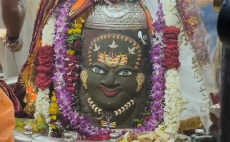 भौमवती अमावस्या पर भांग से सजे बाबा महाकाल, दिव्य स्वरूप में दिए भक्तों को दर्शन भौमवती अमावस्या पर भांग से सजे बाबा महाकाल, दिव्य स्वरूप में दिए भक्तों को दर्शन