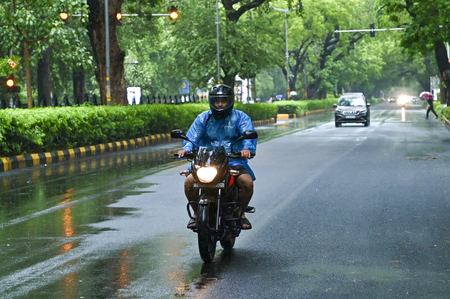 बादलों की आवाजाही के बीच गुजरेगा पूरा सप्ताह, हल्की बारिश और तेज हवाएं दिला सकती हैं राहत बादलों की आवाजाही के बीच गुजरेगा पूरा सप्ताह, हल्की बारिश और तेज हवाएं दिला सकती हैं राहत
