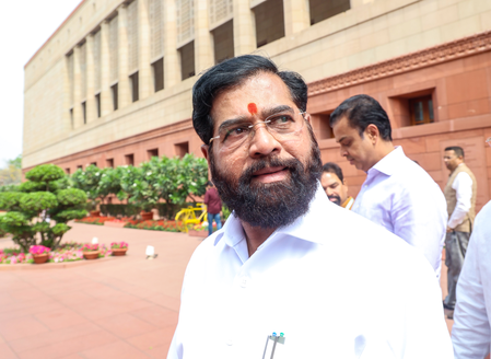ठाणे होर्डिंग हादसे के बाद एक्शन में सरकार, सभी अवैध होर्डिंग हटाने और बड़े होर्डिंग्स का स्ट्रक्चरल ऑडिट कराने के निर्देश