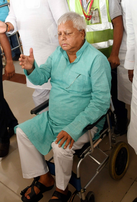 सुप्रीम कोर्ट ने देवघर चारा घोटाला मामले में लालू को मिली राहत बरकरार रखी, हाईकोर्ट से अपील पर फैसला करने को कहा सुप्रीम कोर्ट ने देवघर चारा घोटाला मामले में लालू को मिली राहत बरकरार रखी, हाईकोर्ट से अपील पर फैसला करने को कहा