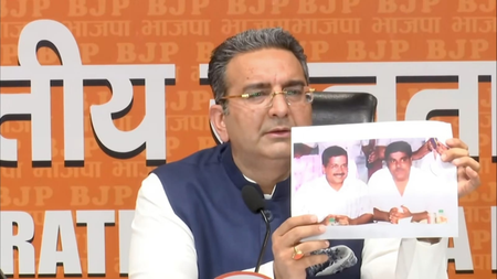 केजरीवाल ने दिल्ली दंगों के मुख्य आरोपी ताहिर हुसैन को दिया राजनीतिक संरक्षण गौरव भाटिया केजरीवाल ने दिल्ली दंगों के मुख्य आरोपी ताहिर हुसैन को दिया राजनीतिक संरक्षण गौरव भाटिया