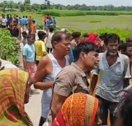 बिहार अररिया में धान की रोपाई के लिए जा रहा ट्रैक्टर पलटा, तीन महिलाओं की मौत बिहार अररिया में धान की रोपाई के लिए जा रहा ट्रैक्टर पलटा, तीन महिलाओं की मौत