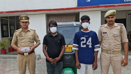ऑटो में बैठाकर लूटपाट करने वाले गिरोह का पर्दाफाश, दो बदमाश गिरफ्तार, एक नाबालिग हिरासत में ऑटो में बैठाकर लूटपाट करने वाले गिरोह का पर्दाफाश, दो बदमाश गिरफ्तार, एक नाबालिग हिरासत में