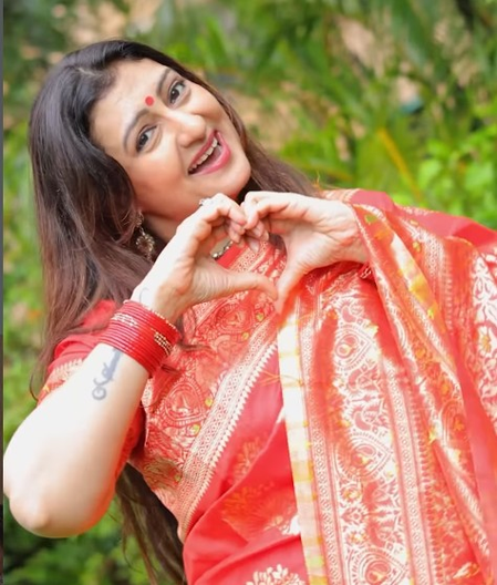 जूही परमार ने कुमकुम को अपने दिल में बसाए रखने के लिए फैंस का किया धन्यवाद जूही परमार ने कुमकुम को अपने दिल में बसाए रखने के लिए फैंस का किया धन्यवाद