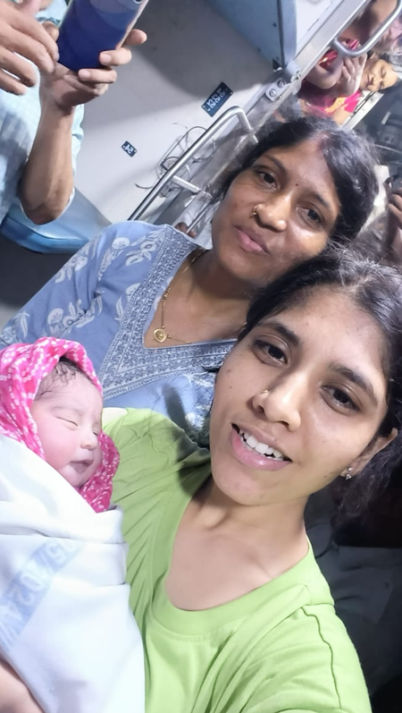 नागपुर-मुंबई दुरंतो एक्सप्रेस ट्रेन में देवदूत बनी बॉम्बे हॉस्पिटल की स्टाफ नर्स, महिला की सुरक्षित डिलीवरी कराई नागपुर-मुंबई दुरंतो एक्सप्रेस ट्रेन में देवदूत बनी बॉम्बे हॉस्पिटल की स्टाफ नर्स, महिला की सुरक्षित डिलीवरी कराई