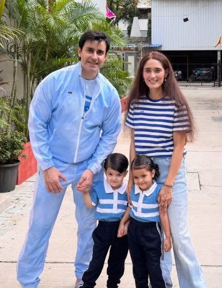 बच्चों के स्कूल जाने पर भावुक हुईं पंखुड़ी रोड़े, रोते हुए बोलीं- पता ही नहीं चला बच्चे कब बड़े हो गए बच्चों के स्कूल जाने पर भावुक हुईं पंखुड़ी रोड़े, रोते हुए बोलीं- पता ही नहीं चला बच्चे कब बड़े हो गए