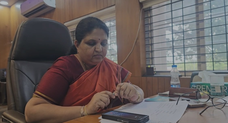 विजयनगर में एसआईआर प्रक्रिया ने पकड़ी रफ्तार, 100 प्रतिशत फॉर्म वितरित; फर्जी और मृत मतदाताओं की भी हुई पहचान विजयनगर में एसआईआर प्रक्रिया ने पकड़ी रफ्तार, 100 प्रतिशत फॉर्म वितरित; फर्जी और मृत मतदाताओं की भी हुई पहचान