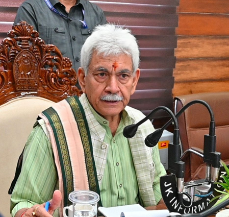 अमरनाथ यात्रा में यात्रियों के लिए यात्रा को सुगम बनाना हमारी सर्वोच्च प्राथमिकता  मनोज सिन्हा
