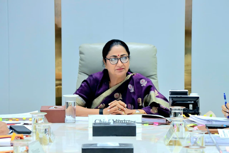 दिल्ली के नागरिकों को तय समय-सीमा में मिलेंगी सरकारी सेवाएं  रेखा गुप्ता