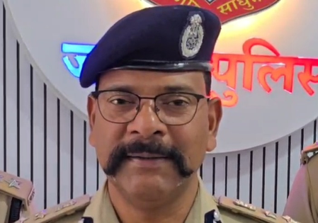 ऑपरेशन आघात का बड़ा प्रहार जशपुर में 552 किलो गांजा और तीन कारें जब्त, दो तस्कर गिरफ्तार ऑपरेशन आघात का बड़ा प्रहार जशपुर में 552 किलो गांजा और तीन कारें जब्त, दो तस्कर गिरफ्तार