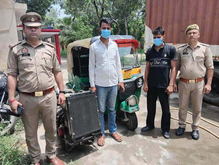 नोएडा चोरी का जनरेटर और अल्टरनेटर बरामद, फेस-2 पुलिस ने दो शातिर चोरों को किया गिरफ्तार नोएडा चोरी का जनरेटर और अल्टरनेटर बरामद, फेस-2 पुलिस ने दो शातिर चोरों को किया गिरफ्तार