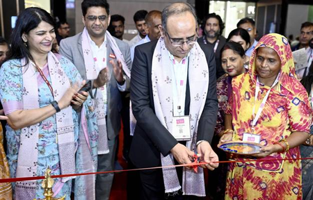 ग्रामीण विकास मंत्रालय ने भारत टेक्स 2026 में महिलाओं के नेतृत्व वाले ग्रामीण उद्यमों को प्रदर्शित किया ग्रामीण विकास मंत्रालय ने भारत टेक्स 2026 में महिलाओं के नेतृत्व वाले ग्रामीण उद्यमों को प्रदर्शित किया