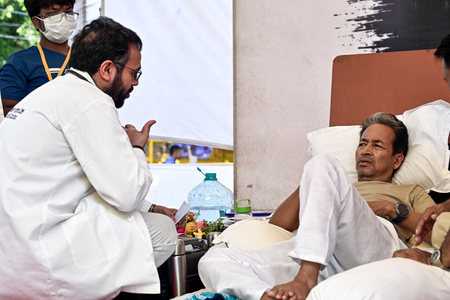 सोनम वांगचुक का जीवन बचाने के लिए सभी चिकित्सीय प्रयास हों, हाईकोर्ट ने दिया डॉक्टरों से रोजाना निगरानी का आदेश सोनम वांगचुक का जीवन बचाने के लिए सभी चिकित्सीय प्रयास हों, हाईकोर्ट ने दिया डॉक्टरों से रोजाना निगरानी का आदेश