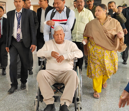 आईआरसीटीसी मनी लॉन्ड्रिंग केस लालू परिवार पर आरोप तय करने का फैसला टला, अब 31 को आएगा आदेश आईआरसीटीसी मनी लॉन्ड्रिंग केस लालू परिवार पर आरोप तय करने का फैसला टला, अब 31 को आएगा आदेश
