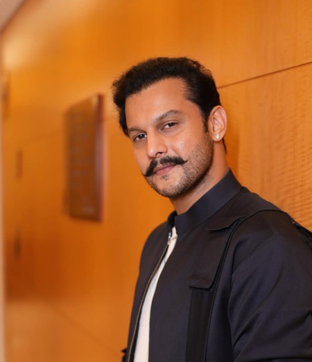 आदिनाथ एम. कोठारे और उर्मिला कोठारे खत्म करने जा रहे 15 साल की शादी का सफर, मिलकर करेंगे बेटी जिजा की परवरिश आदिनाथ एम. कोठारे और उर्मिला कोठारे खत्म करने जा रहे 15 साल की शादी का सफर, मिलकर करेंगे बेटी जिजा की परवरिश