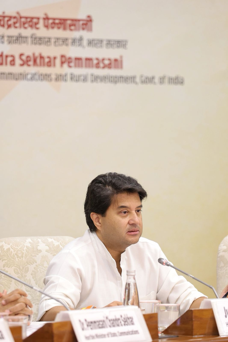 ज्योतिरादित्य सिंधिया ने अशोकनगर में बन रहे भाजपा दफ्तर का लिया जायजा ज्योतिरादित्य सिंधिया ने अशोकनगर में बन रहे भाजपा दफ्तर का लिया जायजा