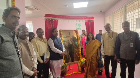 प्रल्हाद जोशी ने बेंगलुरु में व्हाइट रैबिट टेक्नोलॉजी पर आधारित नेटवर्क डेमोंस्ट्रेशन का उद्घाटन किया प्रल्हाद जोशी ने बेंगलुरु में व्हाइट रैबिट टेक्नोलॉजी पर आधारित नेटवर्क डेमोंस्ट्रेशन का उद्घाटन किया