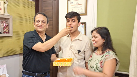 नीट यूजी 2026 ऑल इंडिया रैंक-1 हासिल करने वाले आर्यन गुप्ता ने बताया सफलता का मंत्र, भाई को बताया रोल मॉडल