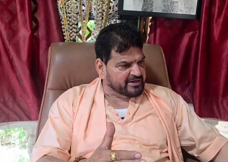 शंकराचार्य की गोरक्षार्थ धर्म युद्ध यात्रा पर बृजभूषण का बयान, बोले-दूध के सही दाम की भी हो मांग शंकराचार्य की गोरक्षार्थ धर्म युद्ध यात्रा पर बृजभूषण का बयान, बोले-दूध के सही दाम की भी हो मांग