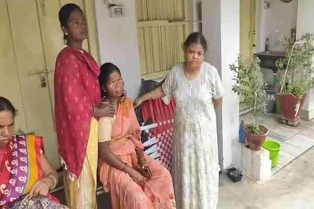 रांचीः पति से वीडियो कॉल के बाद पत्नी ने की आत्महत्या, जांच में जुटी पुलिस रांचीः पति से वीडियो कॉल के बाद पत्नी ने की आत्महत्या, जांच में जुटी पुलिस