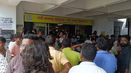 झारखंडः प्रसूता और नवजात की मौत के बाद अस्पताल में तोड़फोड़, विरोध में हड़ताल पर डॉक्टर झारखंडः प्रसूता और नवजात की मौत के बाद अस्पताल में तोड़फोड़, विरोध में हड़ताल पर डॉक्टर