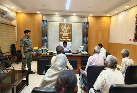 बिहार शेखपुरा में जिला पदाधिकारी के जनता दरबार में पहुंचे 43 फरियादी, समस्याओं के जल्द समाधान का दिया निर्देश बिहार शेखपुरा में जिला पदाधिकारी के जनता दरबार में पहुंचे 43 फरियादी, समस्याओं के जल्द समाधान का दिया निर्देश