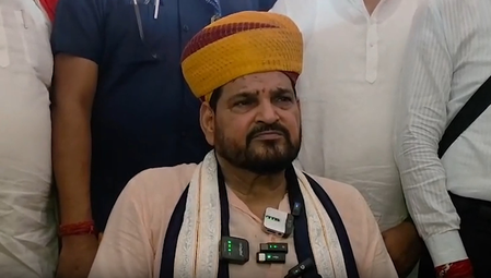 हनुमान गढ़ी की सीढ़ियों पर कभी नहीं पढ़ी गई नमाज, मुस्लिम ने कराया था मंदिर निर्माण बृज भूषण शरण सिंह हनुमान गढ़ी की सीढ़ियों पर कभी नहीं पढ़ी गई नमाज, मुस्लिम ने कराया था मंदिर निर्माण बृज भूषण शरण सिंह