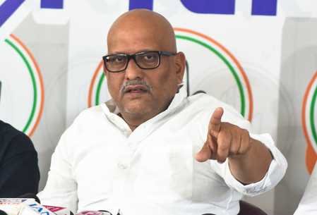 राम मंदिर चढ़ावा विवाद से ध्यान भटकाने के लिए जौहर यूनिवर्सिटी पर कार्रवाई अजय राय राम मंदिर चढ़ावा विवाद से ध्यान भटकाने के लिए जौहर यूनिवर्सिटी पर कार्रवाई अजय राय