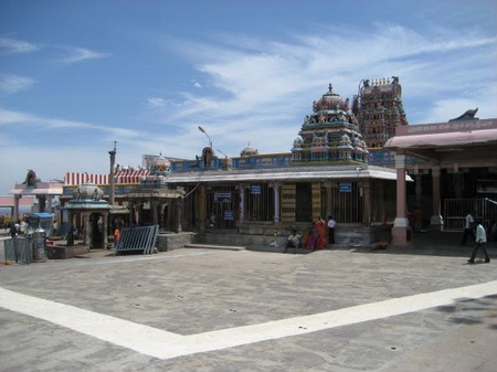 पलानी मंदिर भूमि घोटाला सीबी-सीआईडी ने पांच अधिकारियों से की पूछताछ, जांच का दायरा बढ़ाया पलानी मंदिर भूमि घोटाला सीबी-सीआईडी ने पांच अधिकारियों से की पूछताछ, जांच का दायरा बढ़ाया