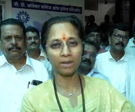 शांतिपूर्ण आंदोलन को बलपूर्वक रोकना संविधान की भावना के खिलाफ सुप्रिया सुले शांतिपूर्ण आंदोलन को बलपूर्वक रोकना संविधान की भावना के खिलाफ सुप्रिया सुले