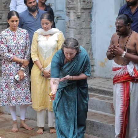 पवन कल्याण की पत्नी अन्ना कोनिडाला ने पूरी की तिरुमाला की कठिन चढ़ाई, शेयर किया पोस्ट पवन कल्याण की पत्नी अन्ना कोनिडाला ने पूरी की तिरुमाला की कठिन चढ़ाई, शेयर किया पोस्ट