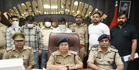 नोएडा में फर्जी कॉल सेंटर का भंडाफोड़, चार आरोपी गिरफ्तार नोएडा में फर्जी कॉल सेंटर का भंडाफोड़, चार आरोपी गिरफ्तार