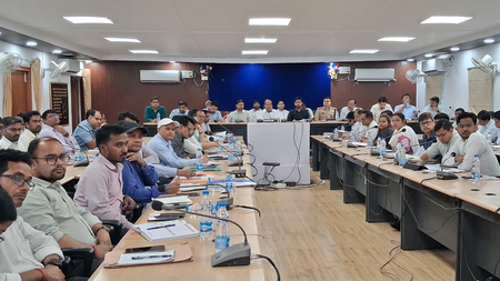 बिहार जिलाधिकारी ने बुलाई अधिकारियों की बैठक, जाना योजनाओं की प्रगति का हाल बिहार जिलाधिकारी ने बुलाई अधिकारियों की बैठक, जाना योजनाओं की प्रगति का हाल