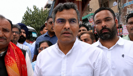 दिल्ली में तेजी से चल रहे इंफ्रास्ट्रक्चर कार्य, जलभराव की समस्या 80-90 फीसदी तक कम हुई प्रवेश वर्मा दिल्ली में तेजी से चल रहे इंफ्रास्ट्रक्चर कार्य, जलभराव की समस्या 80-90 फीसदी तक कम हुई प्रवेश वर्मा