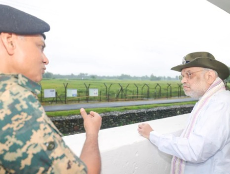 अब सुरक्षित सीमा का पर्याय बन रहा है सिलीगुड़ी कॉरिडोर, गृह मंत्री शाह ने बीएसएफ जवानों से किया संवाद अब सुरक्षित सीमा का पर्याय बन रहा है सिलीगुड़ी कॉरिडोर, गृह मंत्री शाह ने बीएसएफ जवानों से किया संवाद